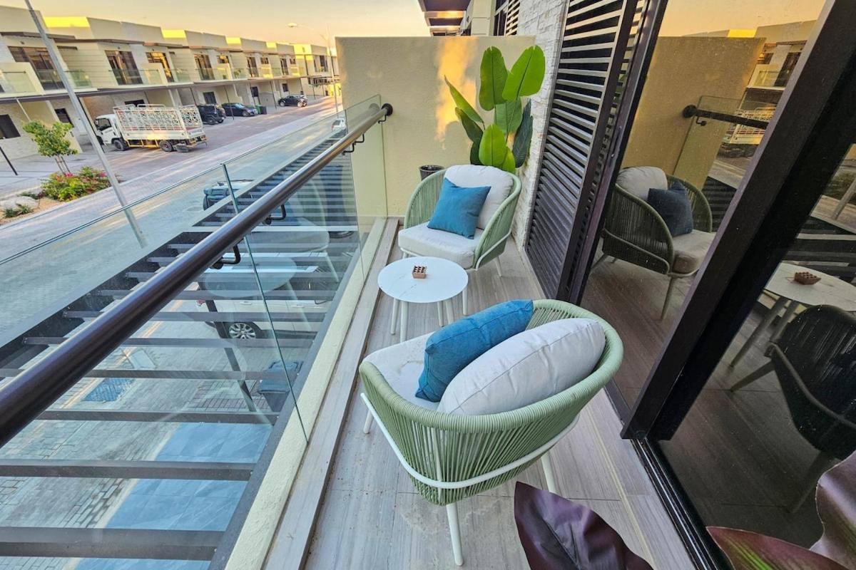 Stunning 4 Bed Villa, Private Pool, Damac Hills Dubai Exterior photo